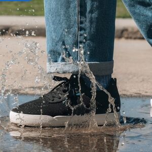 Vessi Weekend Sneaker 100% Waterproof Black/White Size 9